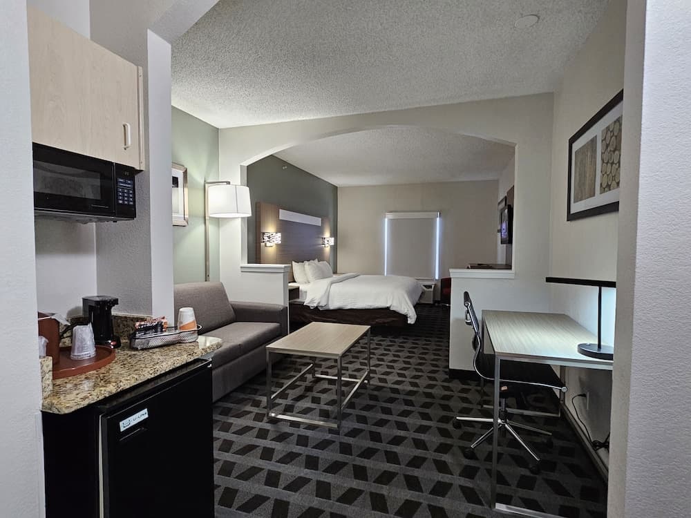 Quality Inn & Suites Irving DFW Airport South