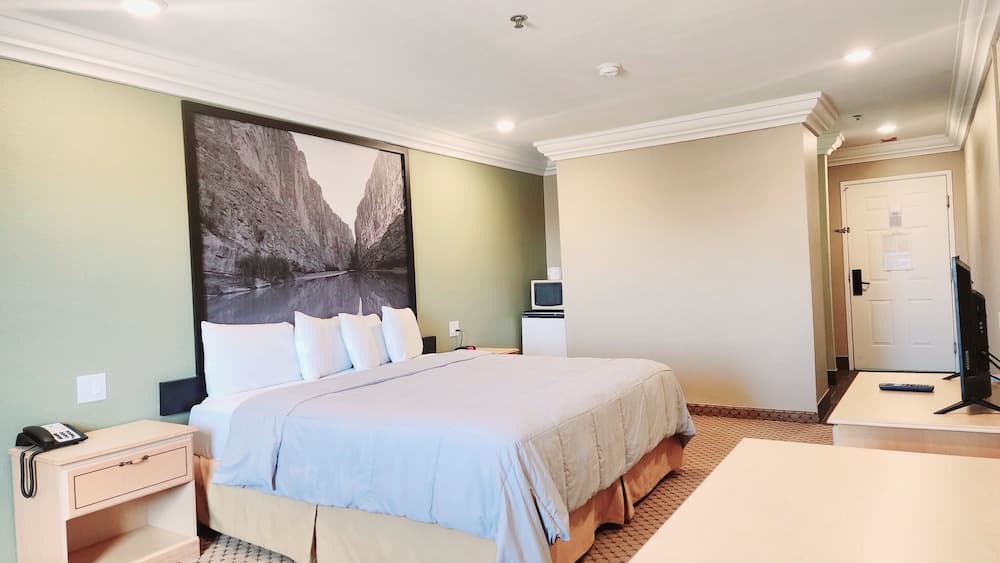 Super 8 by Wyndham Temple I-35