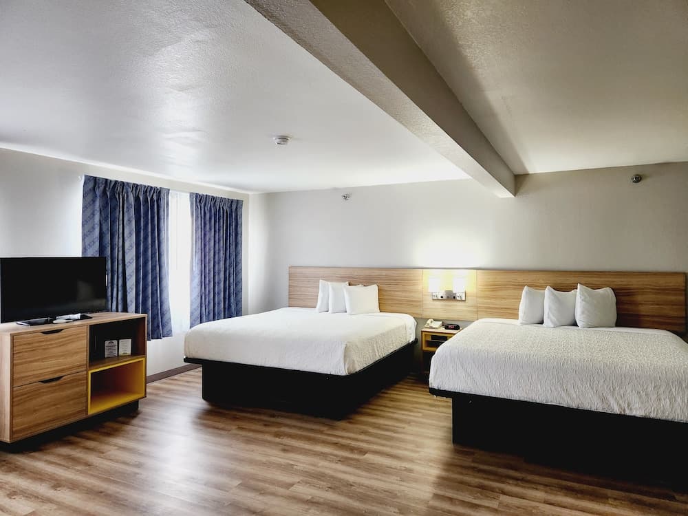 Days Inn & Suites by Wyndham Corpus Christi Central