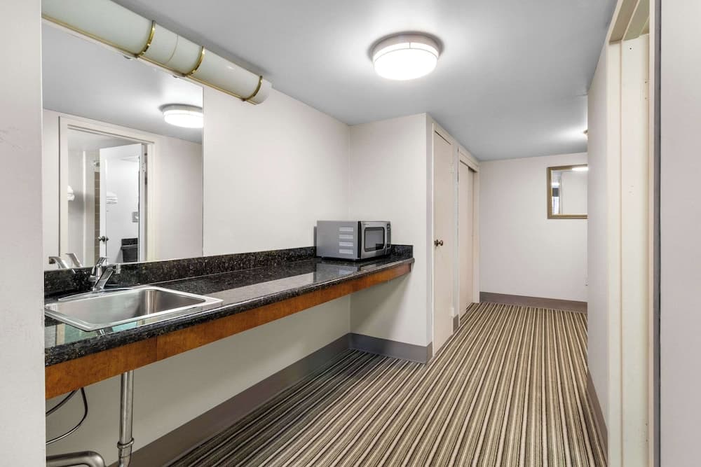 Quality Inn & Suites Altoona