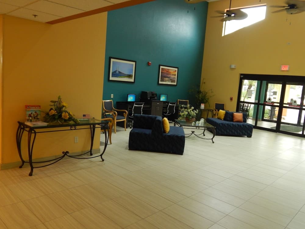 Comfort Suites Tampa - Brandon