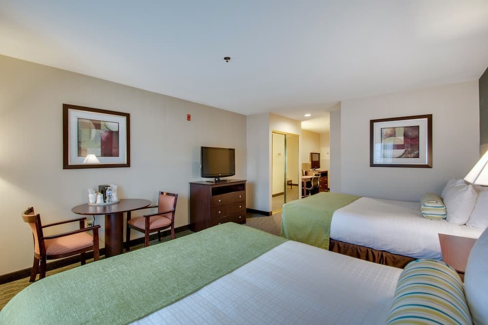 Best Western Plus The Inn at Hampton