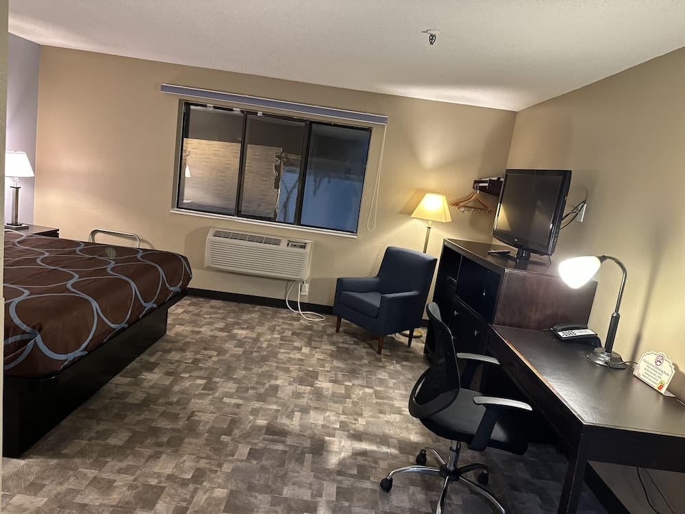 Super 8 by Wyndham Baltimore/Essex Area