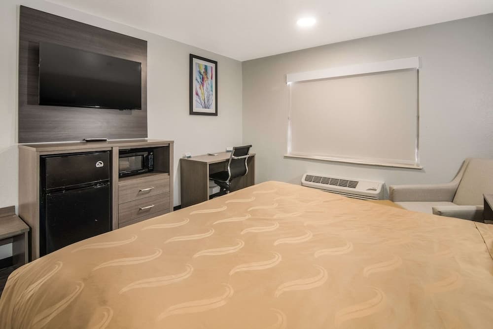 Quality Inn & Suites  Fort Worth - Fossil Creek