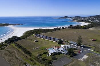 Diamond Island Resort & Bicheno Penguin Show