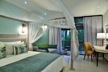 Cresta Mowana Safari Resort & Spa