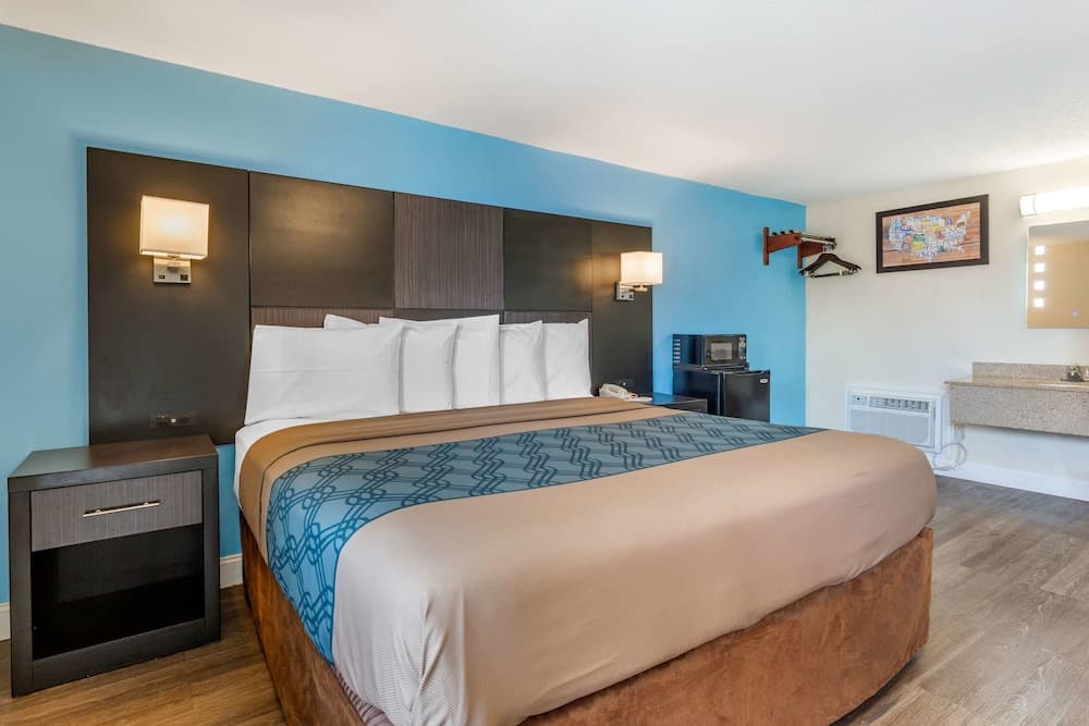 Econo Lodge West Yarmouth on Cape Cod