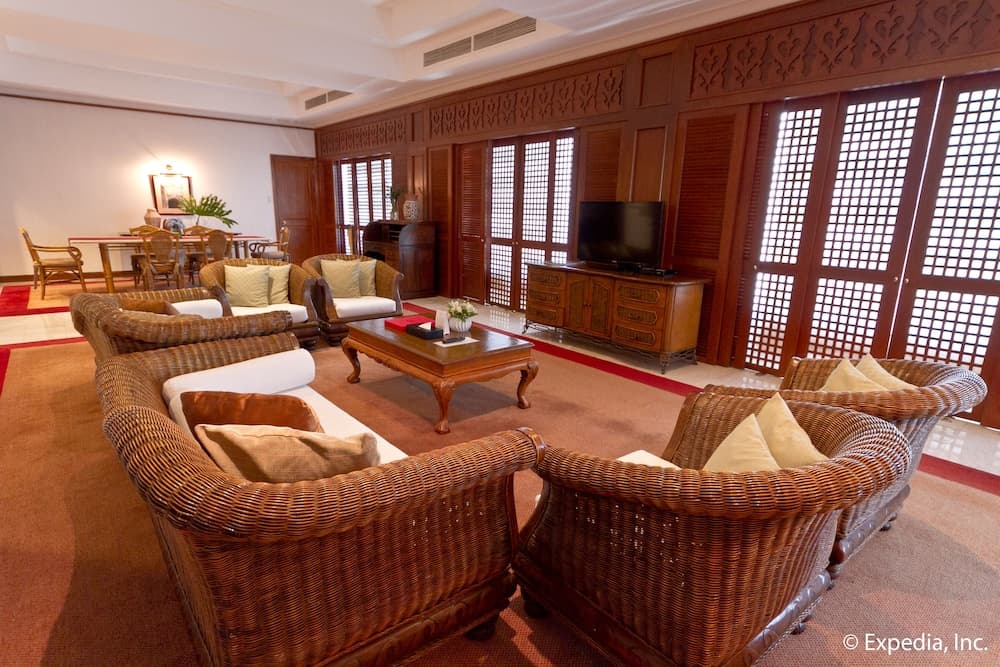 Waterfront Airport Hotel & Casino