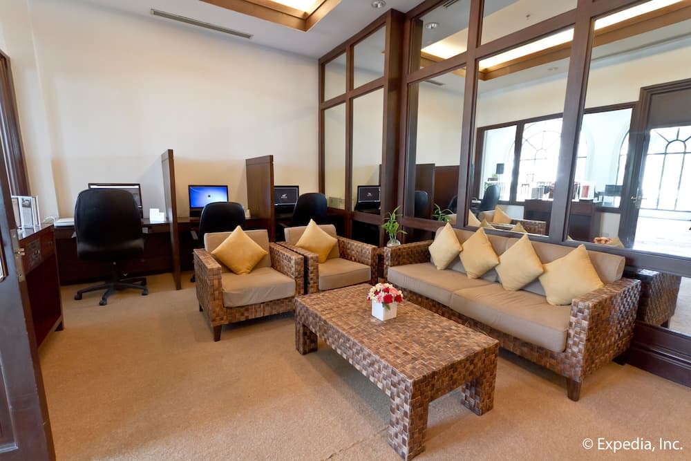 Waterfront Airport Hotel & Casino