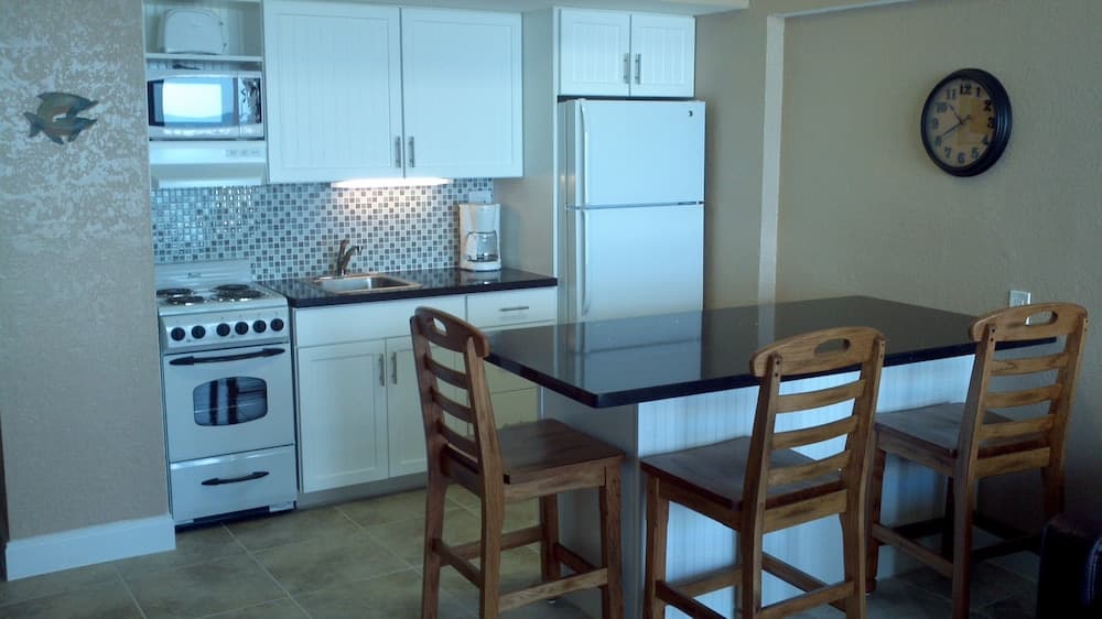 Hawaiian Inn Beach Resort