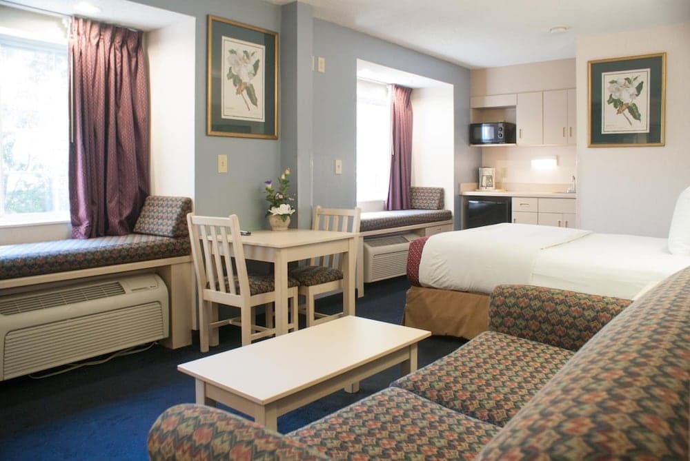 Hometown Inn & Suites Jacksonville - Butler Blvd./Southpoint