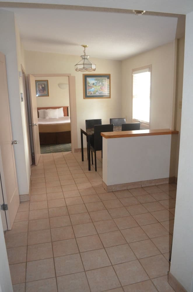 Travelodge by Wyndham Niagara Falls at the Falls