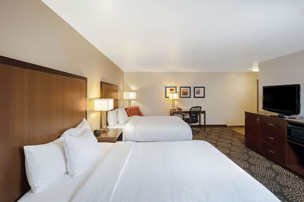 La Quinta Inn & Suites by Wyndham Las Vegas Red Rock