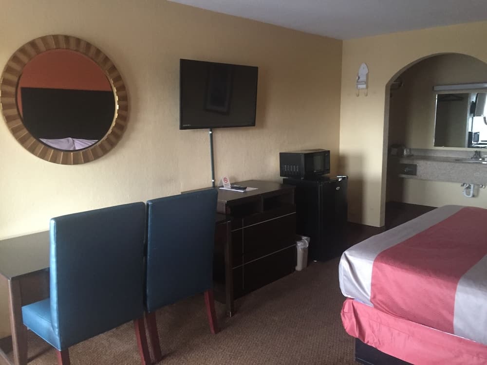 Motel 6 San Antonio, TX - I-10 West