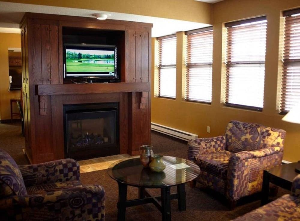 Holiday Inn Pewaukee - Milwaukee West by IHG