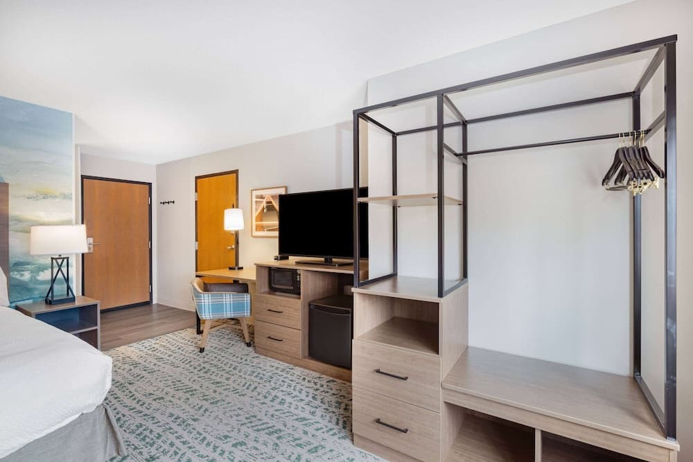 AmericInn by Wyndham Duluth South Black Woods Event Center