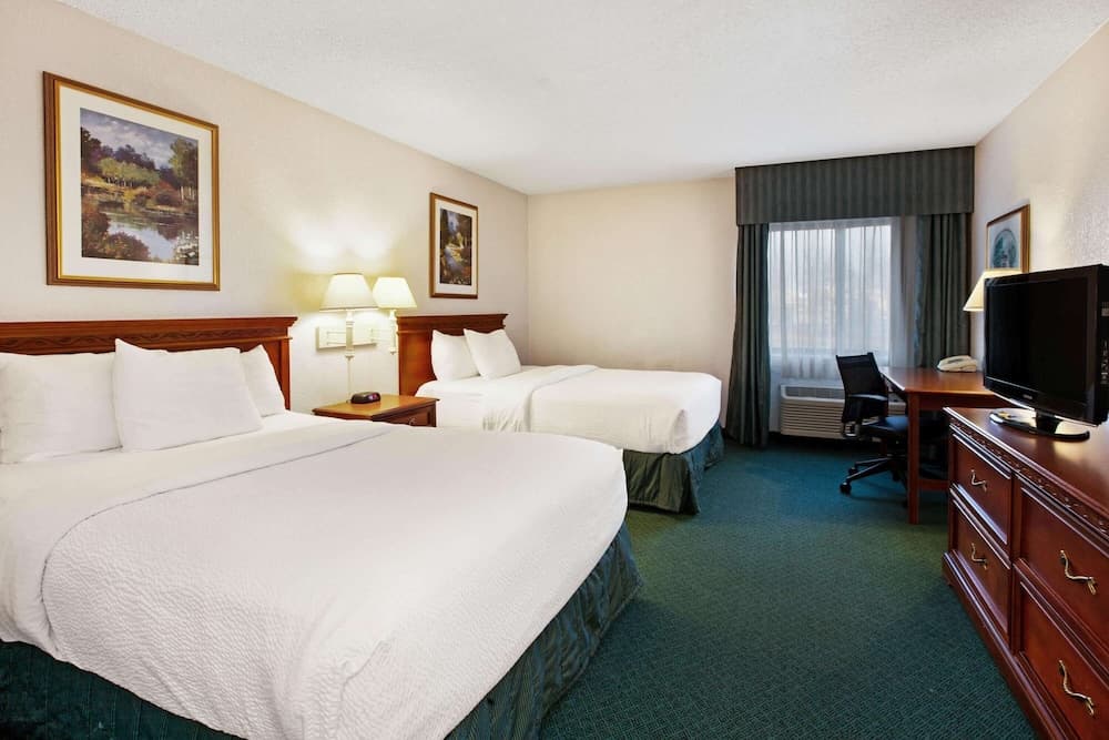 La Quinta Inn by Wyndham Detroit Canton