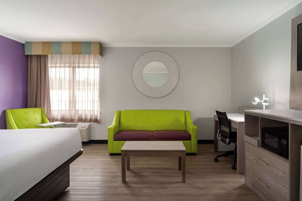 La Quinta Inn by Wyndham Birmingham - Inverness