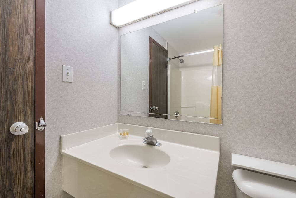 Days Inn by Wyndham Berlin Meriden