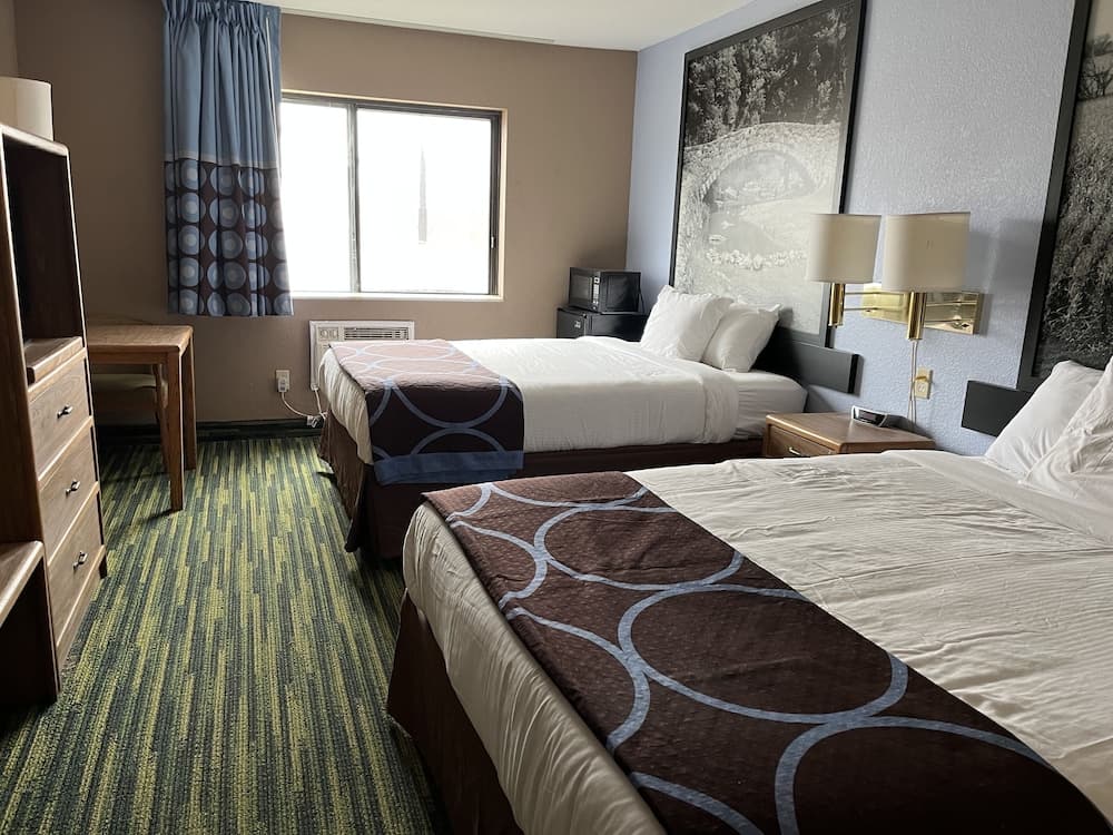 Boarders Inn & Suites by Cobblestone Hotels - Waterloo/Cedar Falls