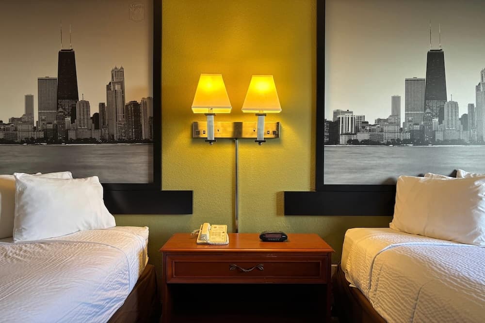 Super 8 by Wyndham Pontiac