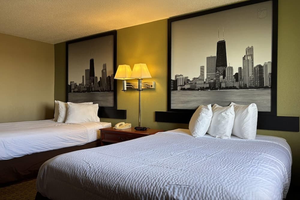 Super 8 by Wyndham Pontiac