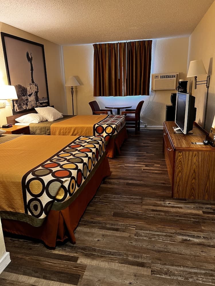 Super 8 by Wyndham Dodge City