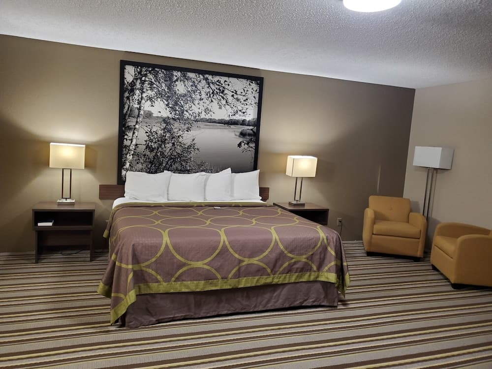 Super 8 by Wyndham Blue Earth