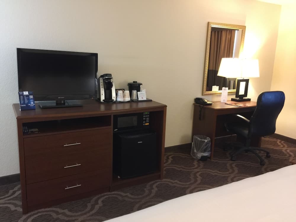 Ashmore Inn and Suites