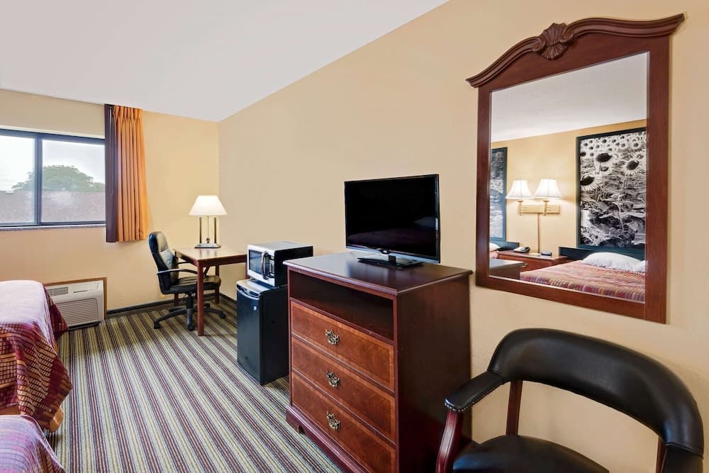 Super 8 by Wyndham Iowa Falls