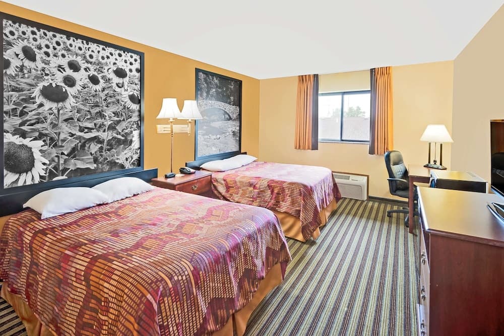 Super 8 by Wyndham Iowa Falls