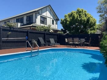 Knightsbridge Court Motor Lodge