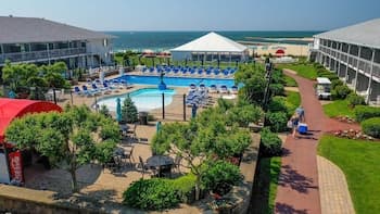 Red Jacket Beach Resort