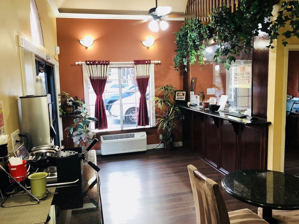 Dynasty Suites Hotel Riverside