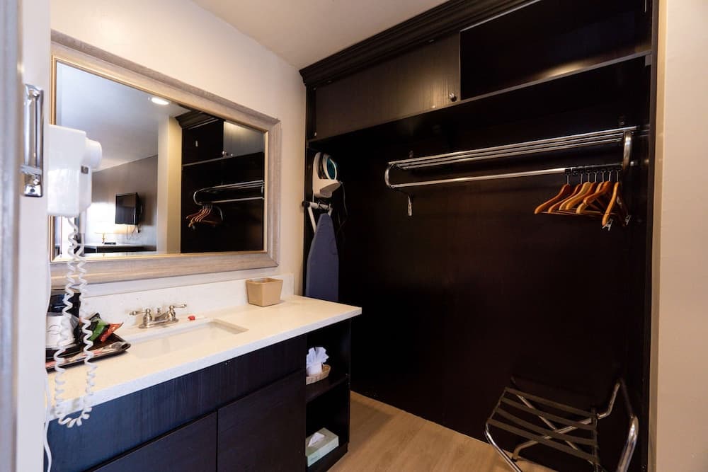 Super 8 by Wyndham Anaheim/Disneyland Drive