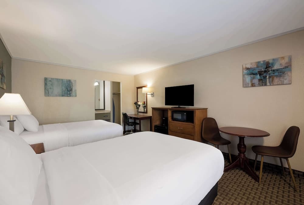 SureStay Plus by Best Western Woodbury Inn