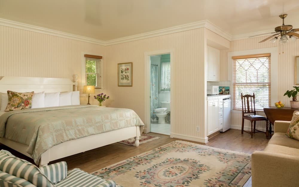 Cheshire Cat Inn & Cottages