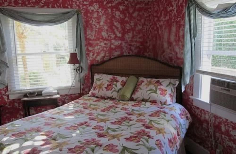 Secret Garden Inn and Cottages