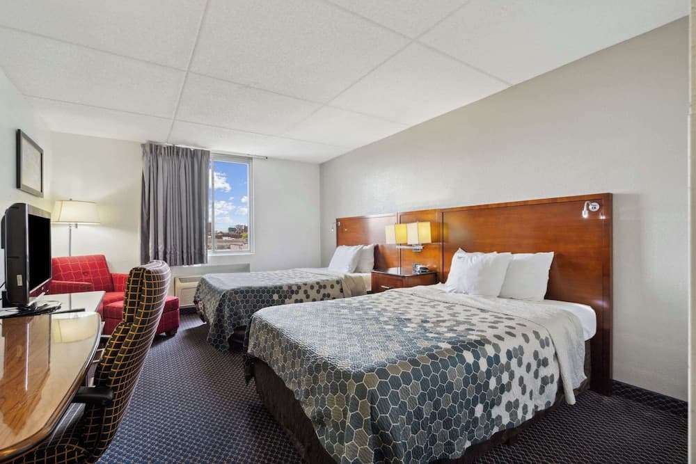 Econo Lodge Inn & Suites Waterloo Downtown