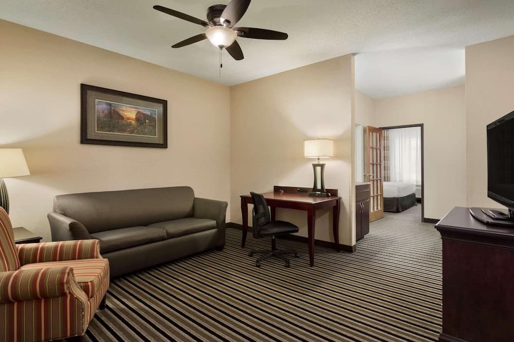 Country Inn & Suites By Radisson, Little Falls, Mn