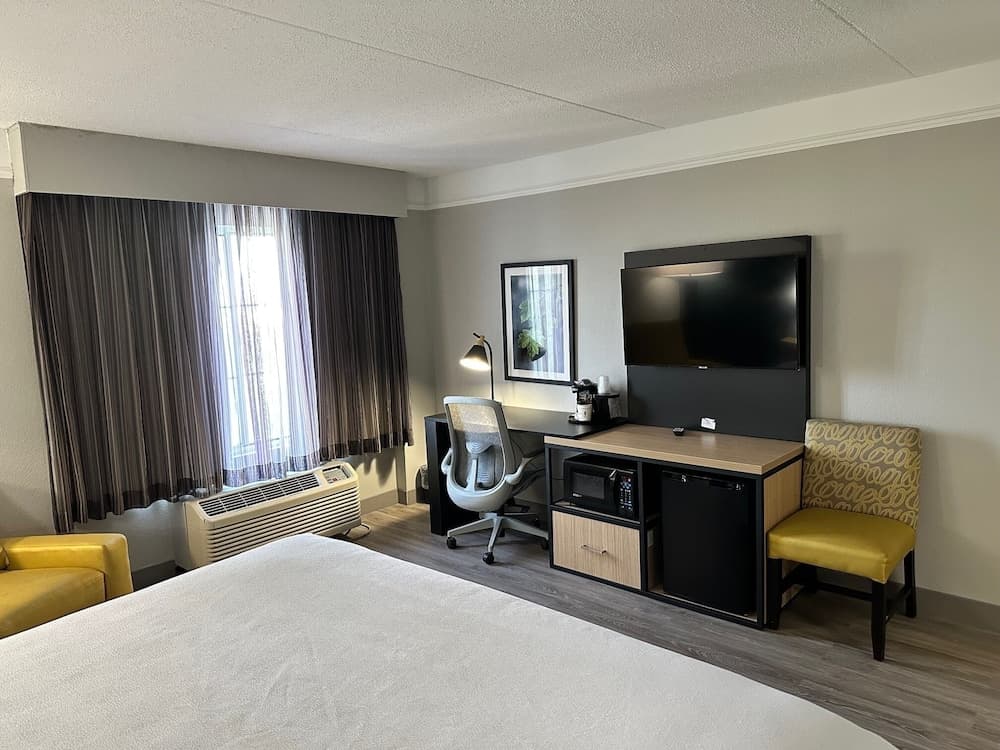 La Quinta Inn & Suites by Wyndham Dallas Arlington South