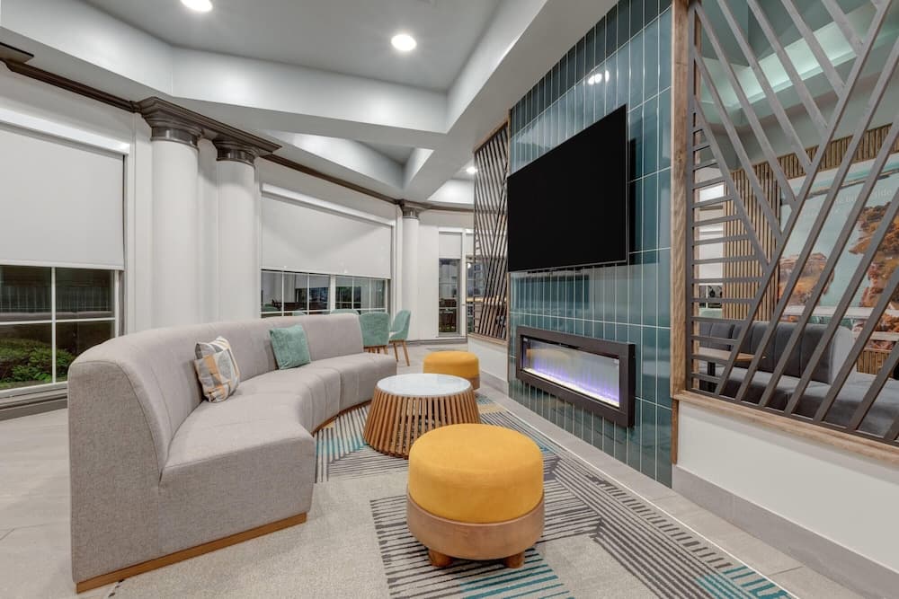 La Quinta Inn & Suites by Wyndham Sherman