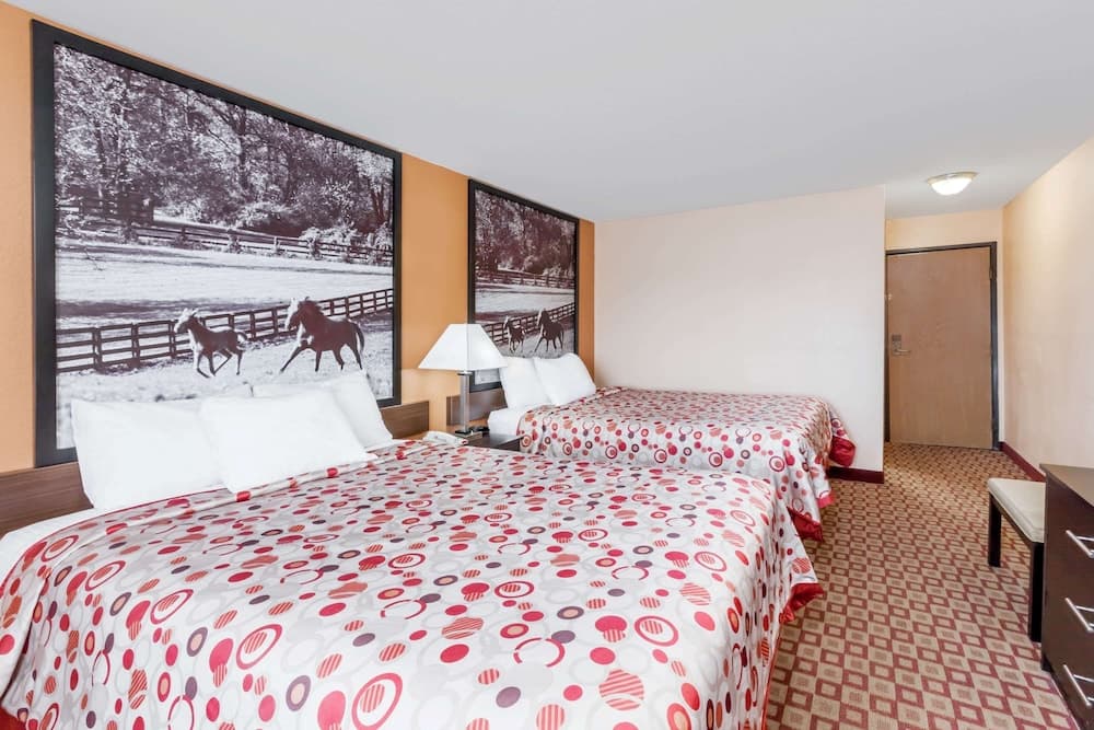 Super 8 by Wyndham Bowling Green South