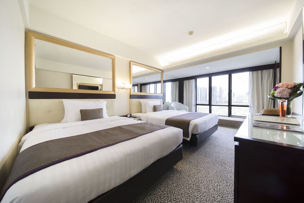 Regal Oriental Hotel