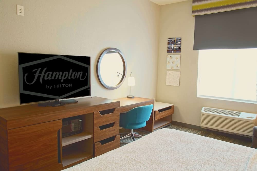 Hampton Inn & Suites Cathedral City