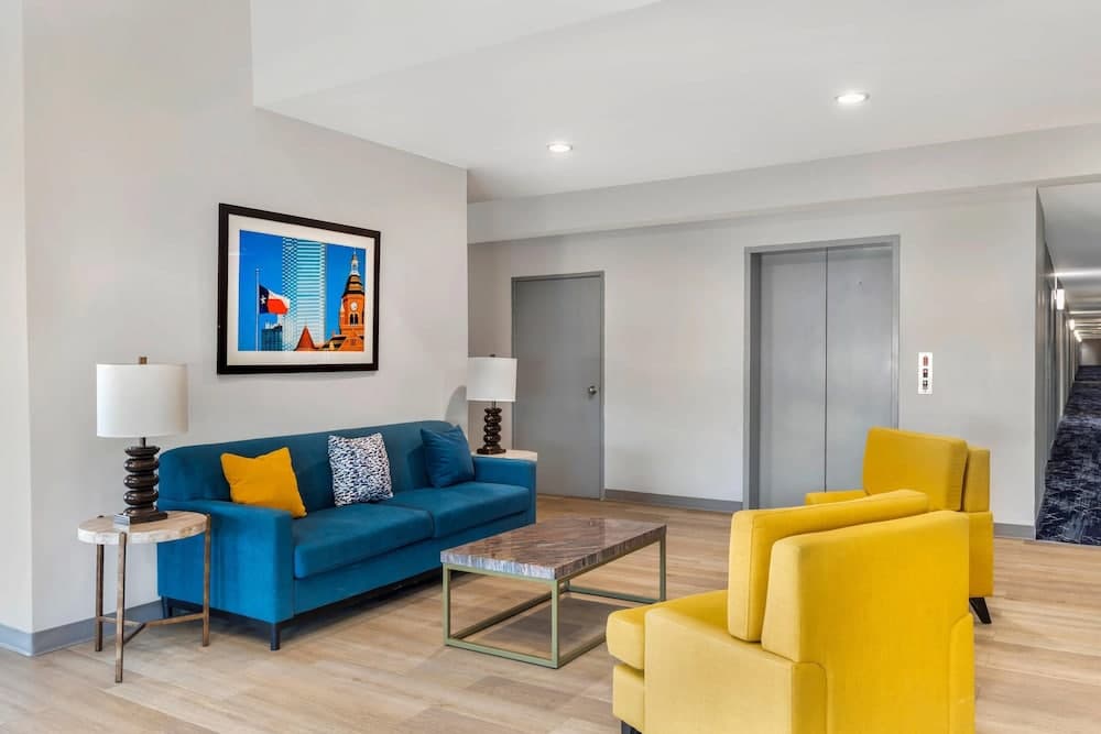 Comfort Inn & Suites Red Oak - Dallas Area