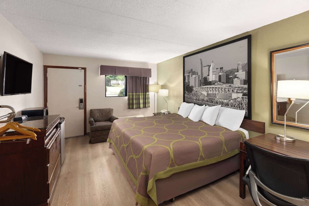 Super 8 by Wyndham Fort Mitchell Cincinnati Area