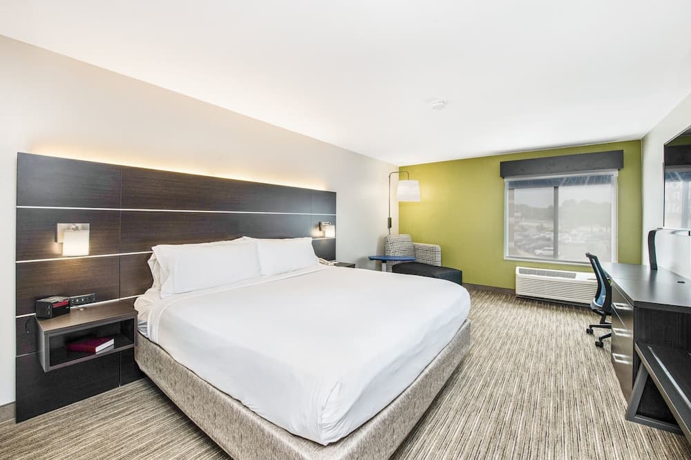 Holiday Inn Express & Suites Delafield by IHG