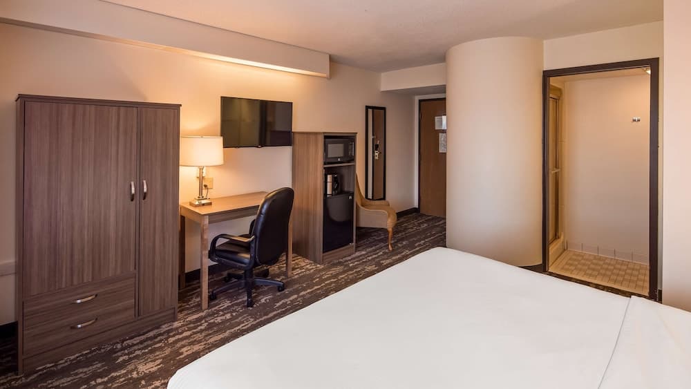 Charlevoix Inn & Suites SureStay Collection by Best Western
