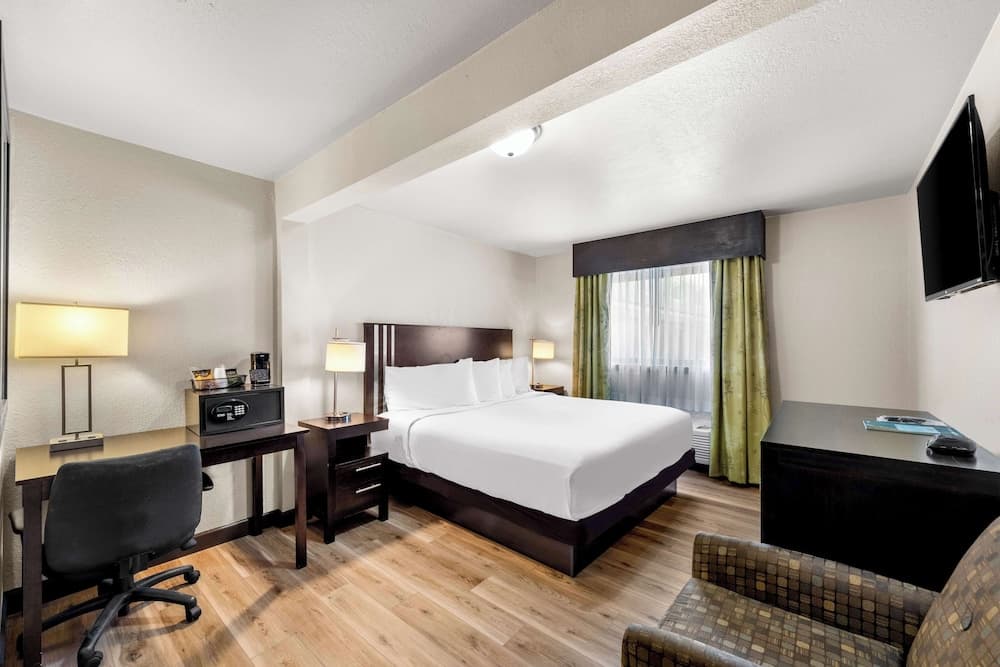 Americas Best Value Inn Marquette